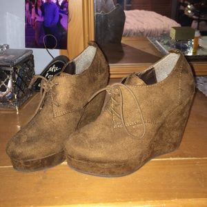 Camel booties