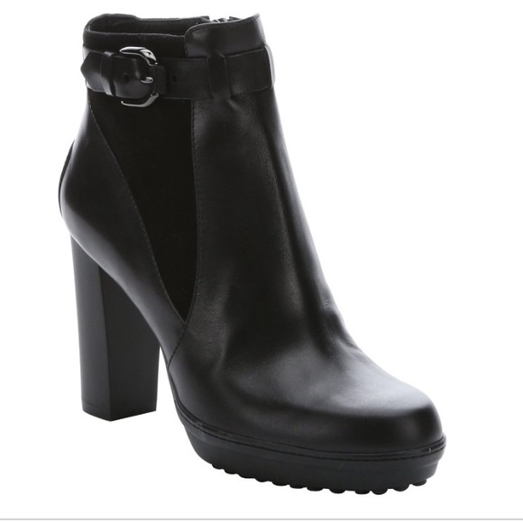 Tod's Shoes - Tod's Classic Black Leather Ankle Boots