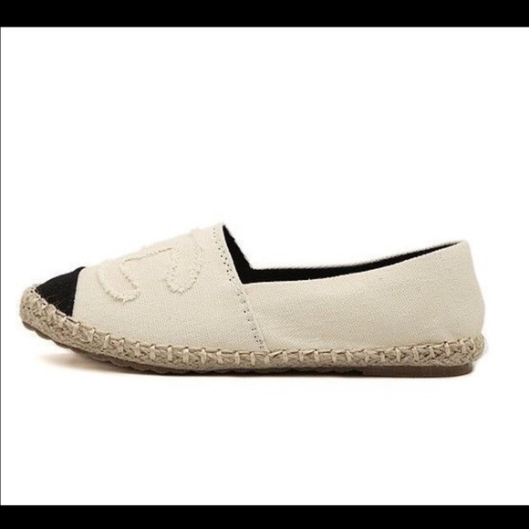 Super cute c flats by viviglam ๐นSaleโก๏ธโก๏ธ๐ฅ๐ฅ - Picture 3 of 4