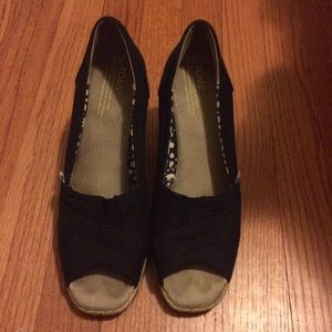 TOMS wedge shoes black