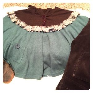 THEME Poncho Shaw. Super fun & cozy! Size Med