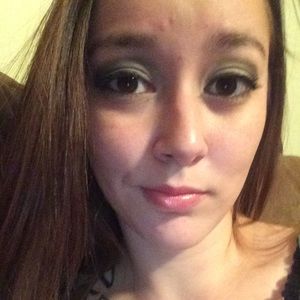 Meet your Posher, Lora