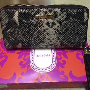 Stella & Dot Mercer Zip Clutch
