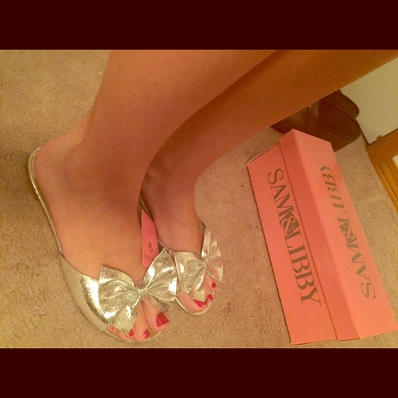 Sam & Libby "Harper" metallic silver bow flat