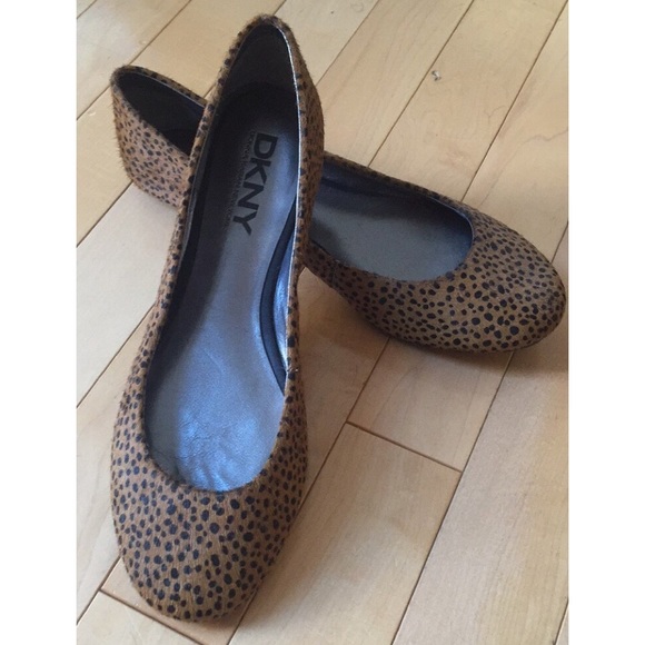New🔊 DKNY Leopard Flats!