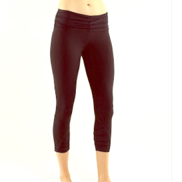 Lululemon 'Embrace Crop'
