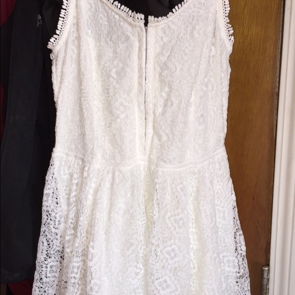 a never worn dress - Picture 1 of 3