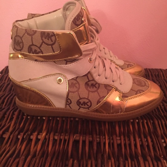 Micheal Kors Gold Wedges - Picture 2 of 4