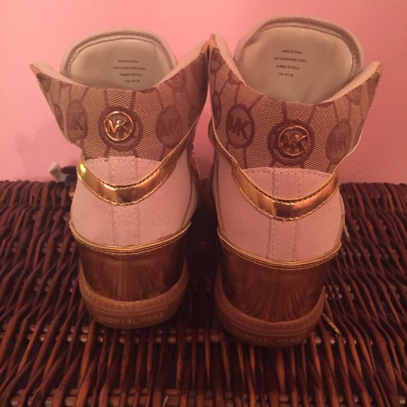 Micheal Kors Gold Wedges - Picture 3 of 4