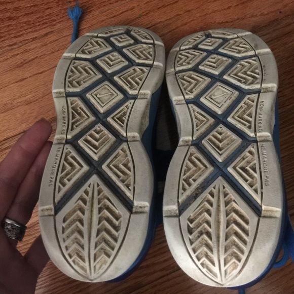 Lebrons Nike 1 youth - Picture 2 of 2