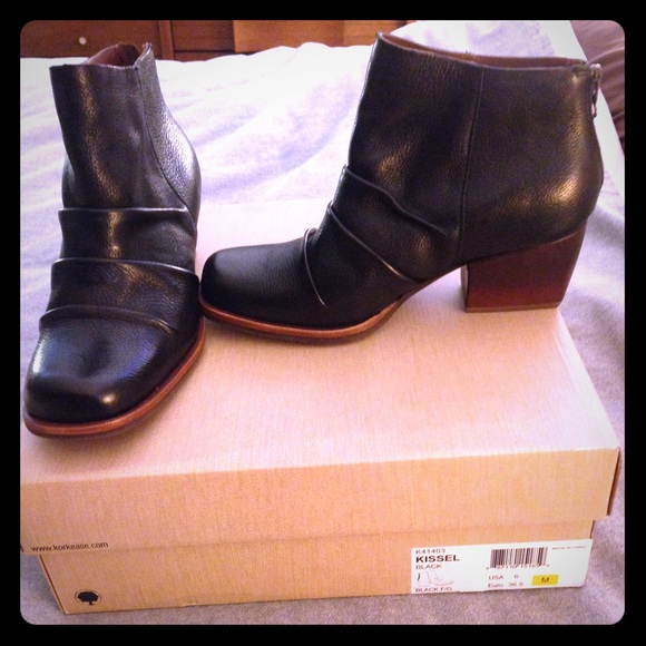 Brand new Kork-Ease leather Kissel ankle boots!