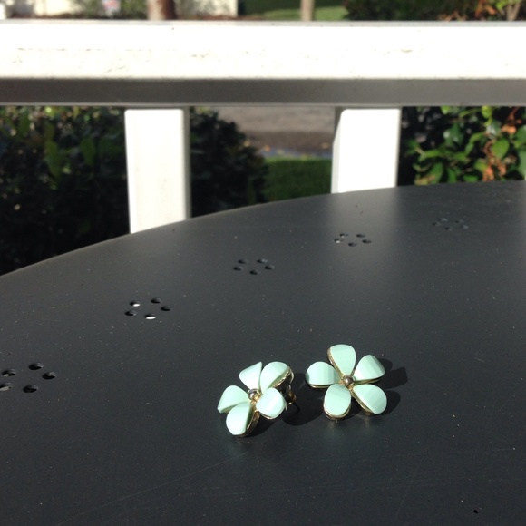 Turquoise flower earrings