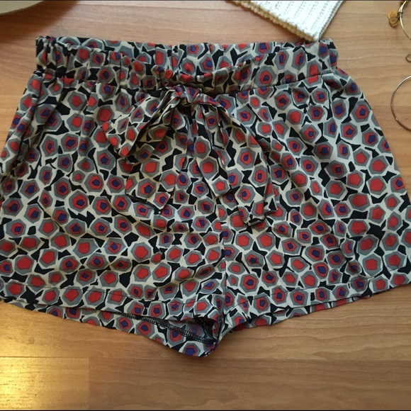 Printed shorts - Picture 2 of 2
