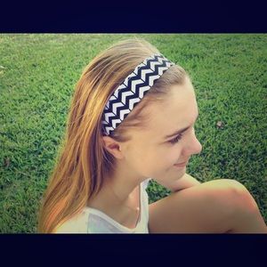 Black and White Chevron Headband