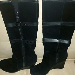 *NEW NEW NEW*  ANTONIO MELANI Wedge suede boot.