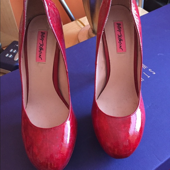 Betsey Johnson Red RoundToe Pump 4inch
