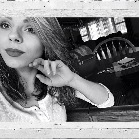 Meet your Posher, Kelsey - Picture 1 of 1