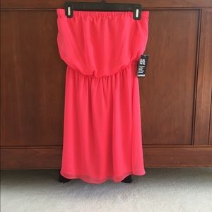 Coral strapless dress from Express XS - NWT