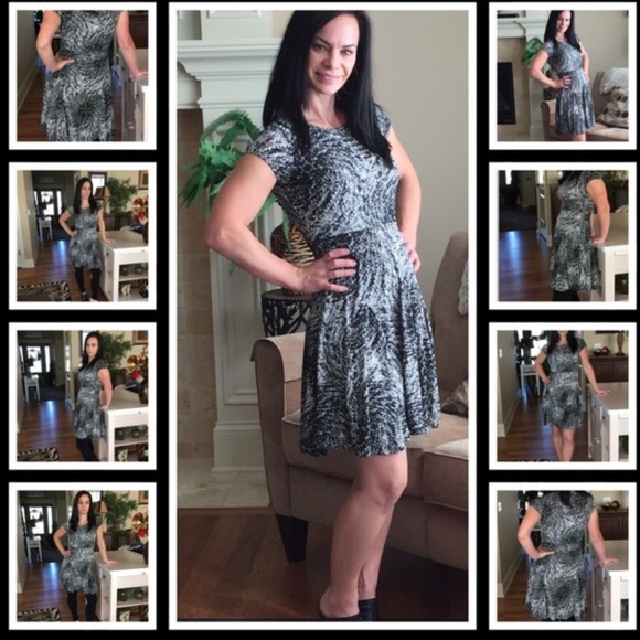 SOLD !!!!! FESTIVAL READY BLACK AND WHITE TRIBAL PRINT DRESS - MED. NWT - Picture 2 of 4