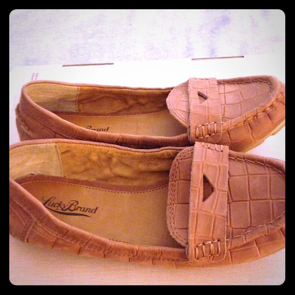 Brand new Lucky Brand brown leather loafers