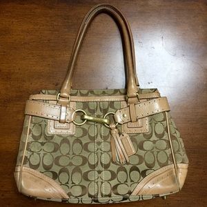 Coach Signature Hamptons Handbag