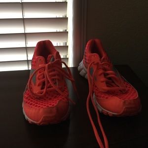 Training shoes real flex.