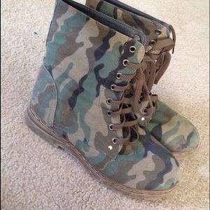 Camo combat boots