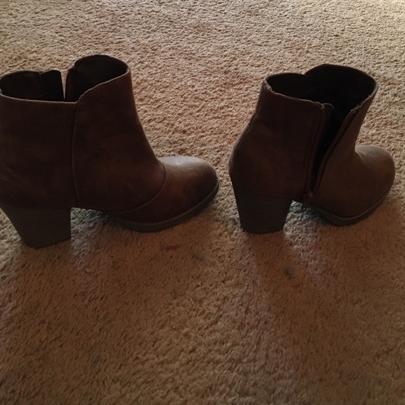 Arizona heeled booties, brown, size 7.5 - Picture 2 of 4