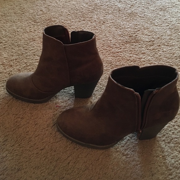Arizona heeled booties, brown, size 7.5 - Picture 4 of 4