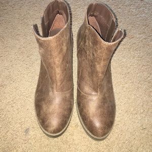 Arizona heeled booties, brown, size 7.5