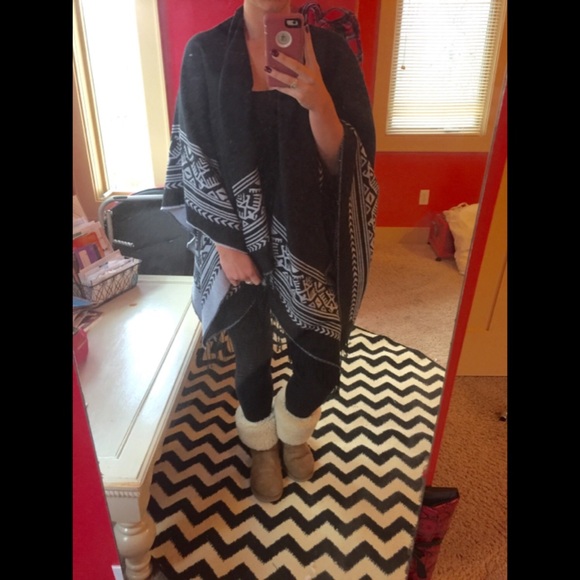 Border Tassel Poncho Shaw ❤️ SOLD OUT - Picture 2 of 4