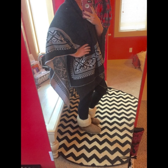 Border Tassel Poncho Shaw ❤️ SOLD OUT - Picture 3 of 4