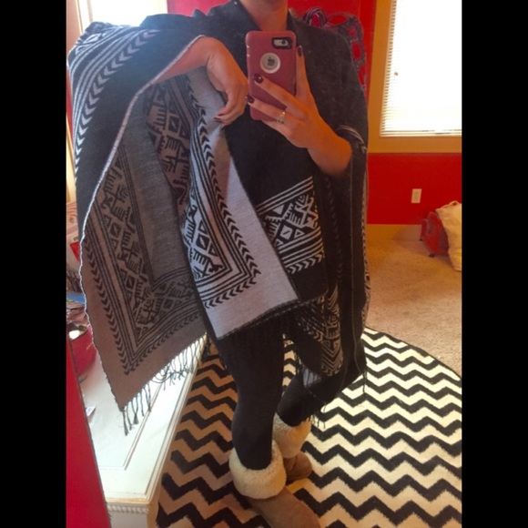 Border Tassel Poncho Shaw ❤️ SOLD OUT - Picture 4 of 4