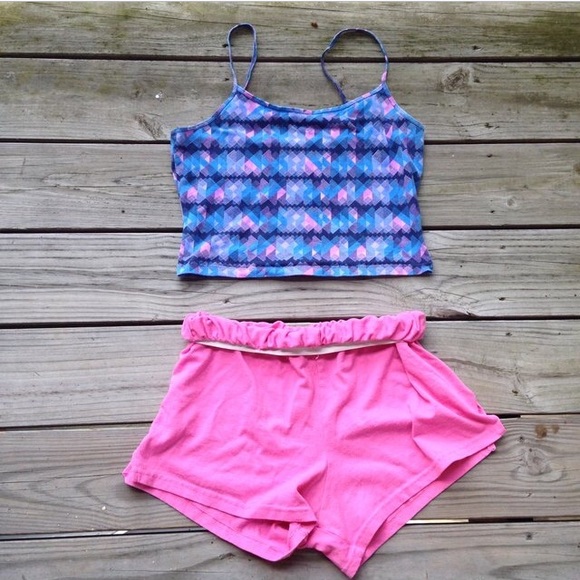 Geo-print stretchy cropped cami
