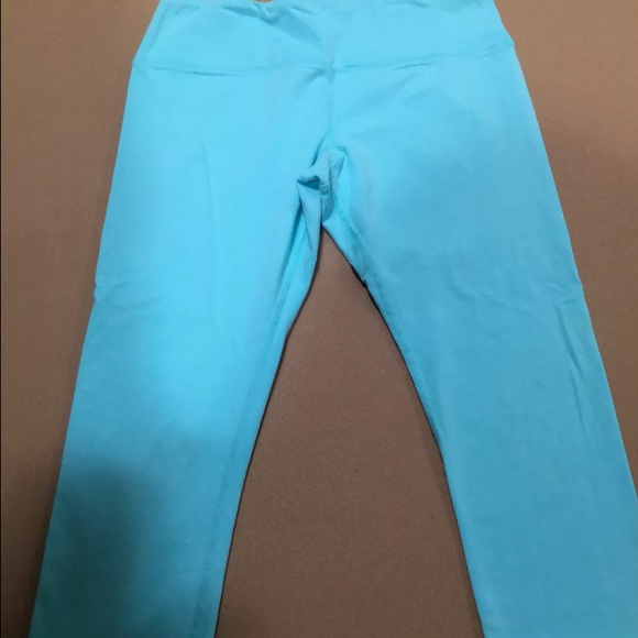 Blue Lululemon cropped leggings!