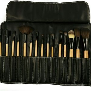 Bobbi Brown makeup brushes