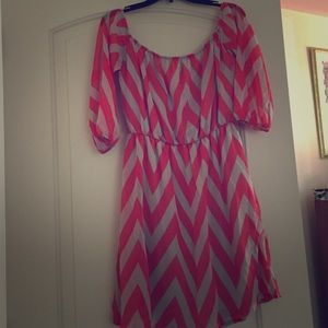 💥SALE💥 light grey and pink chevron dress