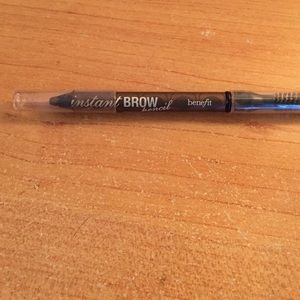 Benefit brow zings in medium