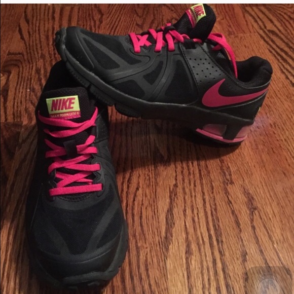 Pink and Black Nike Max Run Lite 5 Never Worn !
