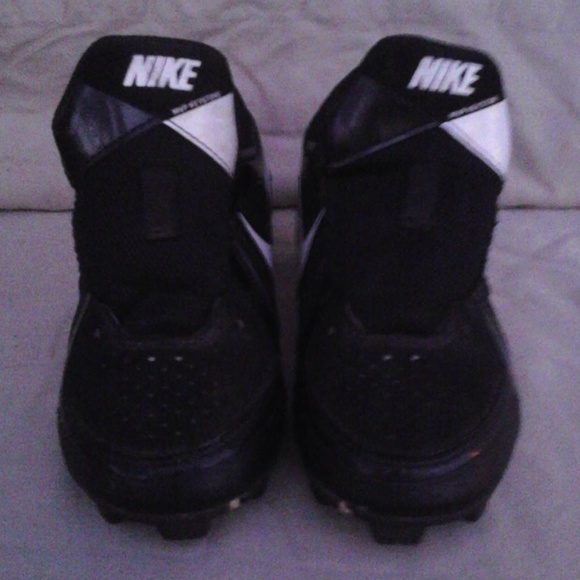 Girls kids softball nike cleats size 13c !!! - Picture 2 of 2