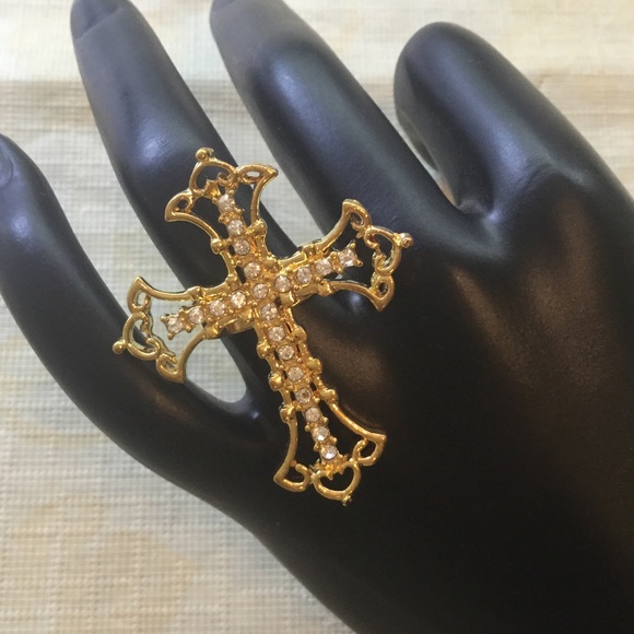 Gold cross ring 💕NEW ARRIVAL 💕