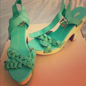 Like new turquoise Gap summer sandals.