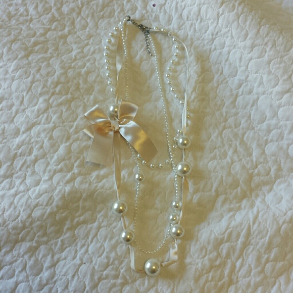 3 strand necklace ribbons and faux pearls