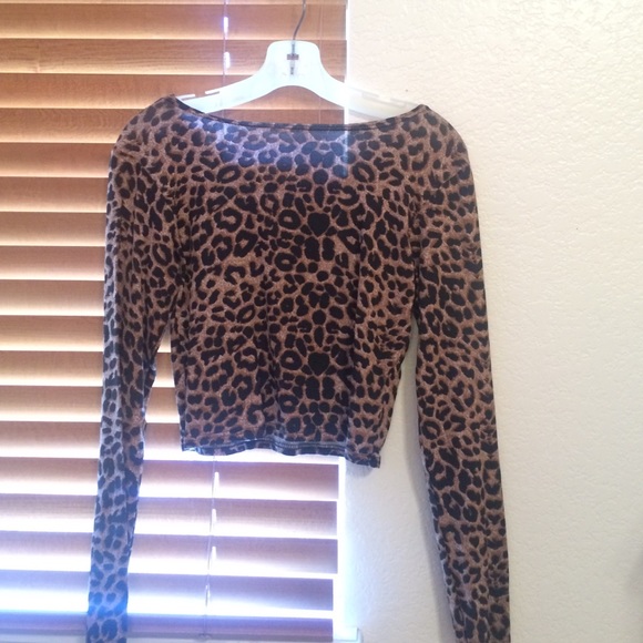 long sleeve Cheetah print crop top