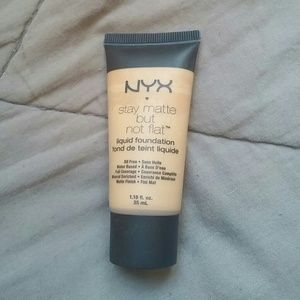 NYX stay matte but not flat liquid foundation