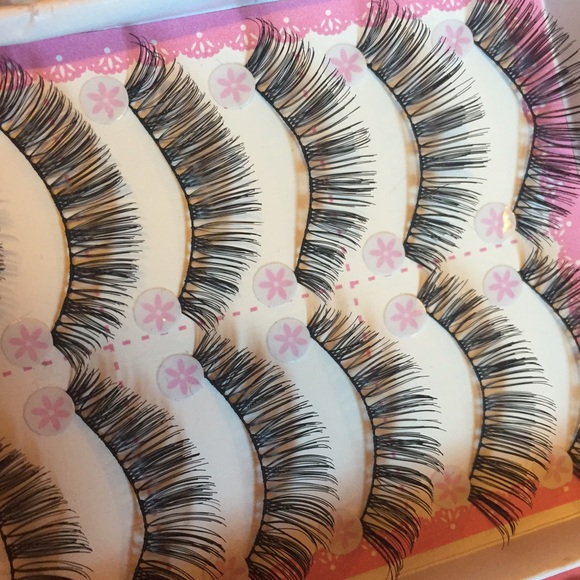 Lashes - Picture 2 of 2