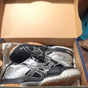 Asics volleyball shoes