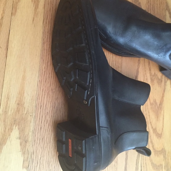 Mens size 11.5 boots - Picture 3 of 3