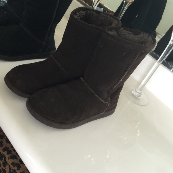 Warm boots brown size 9