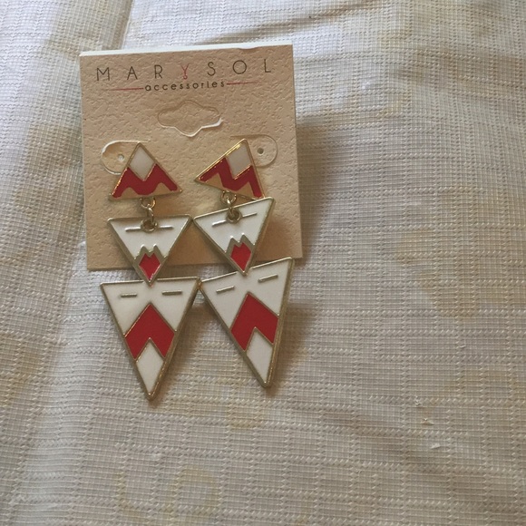 Red and white earrings 💕NEW ARRIVAL 💕